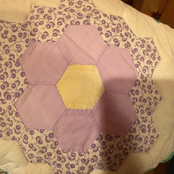 2 Handmade small throw pillows from an old quilt. Vintage - Picture 2 of 8